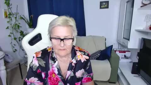 Selenna online show from April 13, 6:01 pm