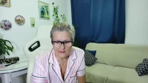 Selenna online show from December 5, 8:17 pm