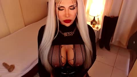 unstappable queen kate online show from October 24, 1:39 am