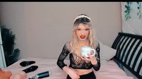 Mia online show from March 3, 11:12 pm