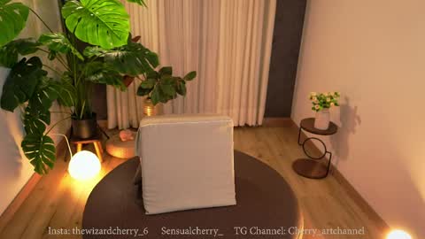 Maria- OF sensual bee online show from May 25, 1:44 am