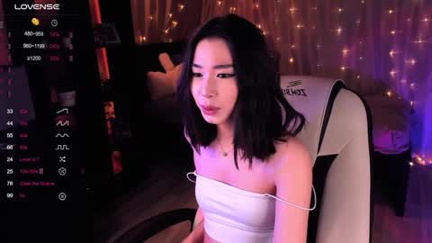 Snapshot of sensualily chatting on December 15, 8:25 pm Kiki online show from December 15, 8:25 pm