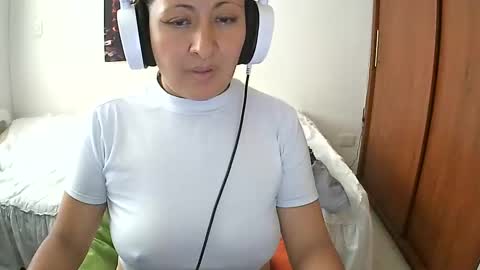 Snapshot of senthix1983 chatting on February 6, 6:24 pm senthix  heyy promo en OnlyFans aprovecha 85 descuento online show from February 6, 6:24 pm