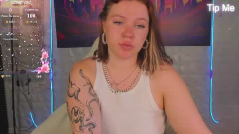 Lisa and Mona online show from July 5, 4:19 am