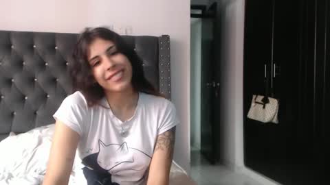 sararoussee online show from January 3, 1:57 pm