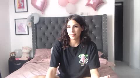 sararoussee online show from February 28, 7:46 pm