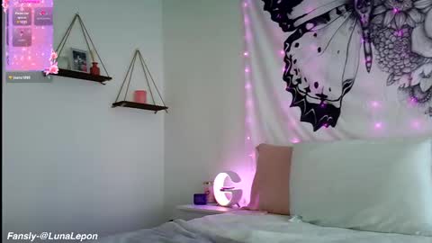 serenaskyee online show from May 3, 6:36 pm