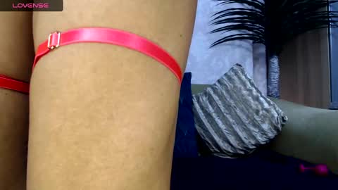 Snapshot of serenexxmilf chatting on February 8, 7:04 am serenexx  your MILF online show from February 8, 7:04 am