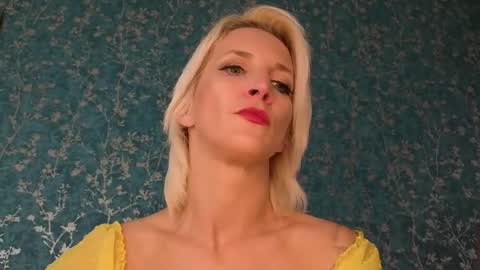 Snapshot of serenexxmilf chatting on October 10, 9:59 am serenexx  your MILF online show from October 10, 9:59 am