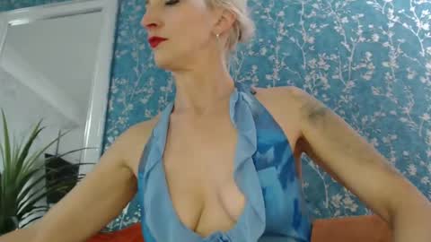 Snapshot of serenexxmilf chatting on September 23, 8:19 am serenexx  your MILF online show from September 23, 8:19 am