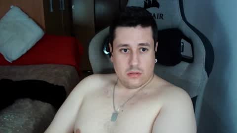 Snapshot of sergio95n chatting on February 9, 3:23 pm Pollos online show from February 9, 3:23 pm