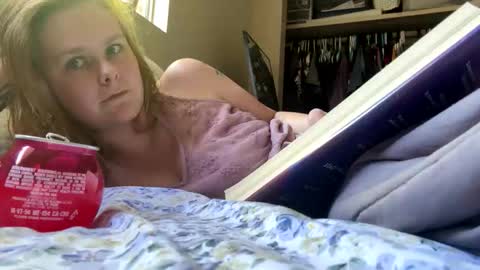 Milf27 online show from May 17, 9:24 pm