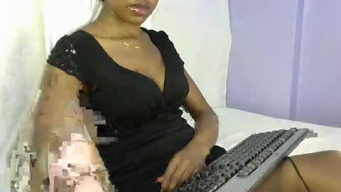 Snapshot of sexy_b7 chatting on October 15, 2:48 am kiki online show from October 15, 2:48 am