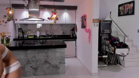 WENDY  MAX  AND VICKY online show from April 12, 5:33 am