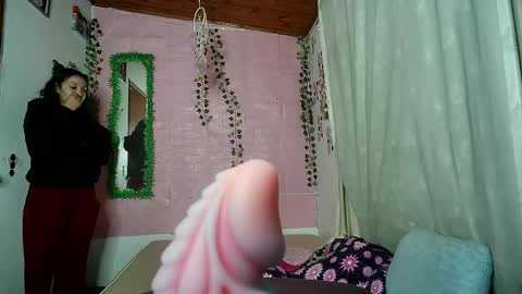 sexy lolas online show from May 30, 5:17 am