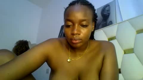 Snapshot of sexy_siera chatting on February 25, 6:03 am laura online show from February 25, 6:03 am