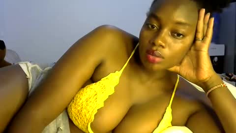 Snapshot of sexy_siera chatting on February 5, 4:25 pm laura online show from February 5, 4:25 pm