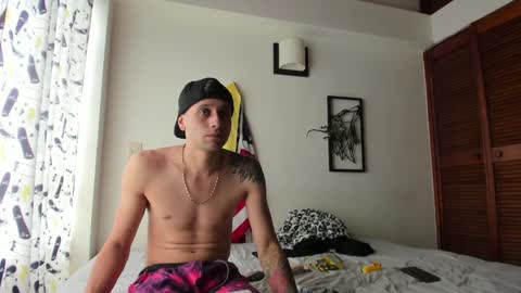 sexyfetissh online show from December 6, 5:38 pm