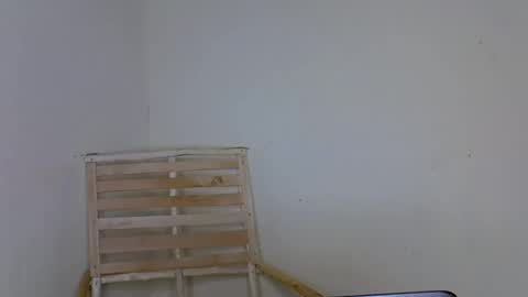 SexyHollyMontana1111 online show from April 18, 11:38 pm