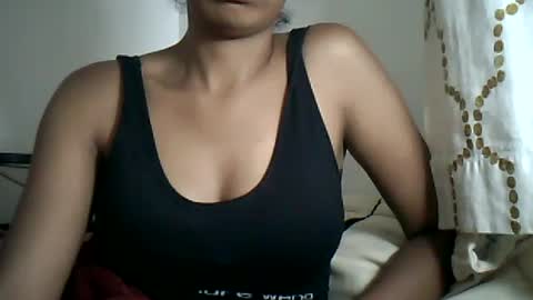 Snapshot of sexylarra12 chatting on December 14, 1:17 am sexylarra12 online show from December 14, 1:17 am