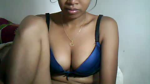 Snapshot of sexylarra12 chatting on December 15, 7:10 pm sexylarra12 online show from December 15, 7:10 pm