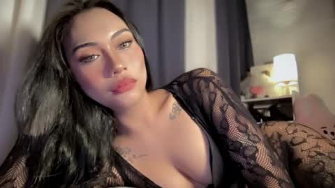 maxine online show from April 14, 7:17 pm