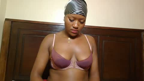 sexyroznnah online show from August 6, 2:59 pm
