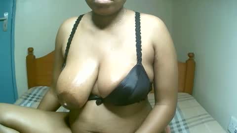 sexyyred_ online show from September 14, 10:00 pm