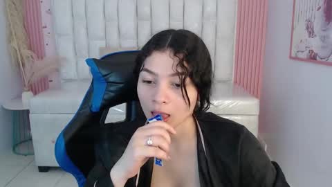 Shalon  online show from November 25, 3:22 pm