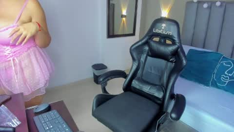 Shanel online show from April 9, 12:33 pm