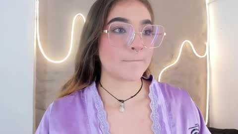 Shanntal  online show from February 19, 7:46 pm