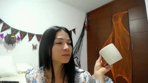 Snapshot of shantalkimberly chatting on October 22, 10:22 pm maria online show from October 22, 10:22 pm