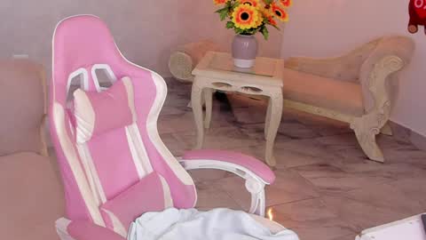 ShantallKnowles online show from October 25, 9:37 pm