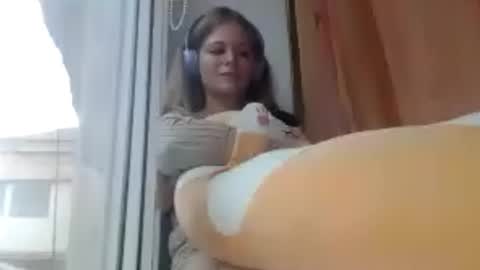 Annie online show from September 30, 8:25 am