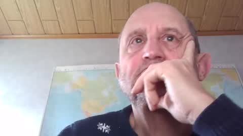 Snapshot of sharpshoder chatting on January 3, 10:09 am Peter online show from January 3, 10:09 am