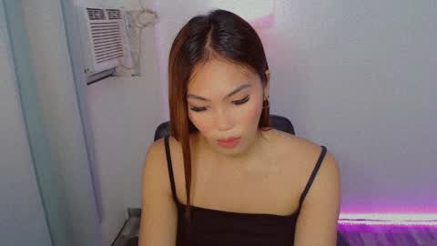 Snapshot of shealana69 chatting on December 13, 9:35 am MY IG Shealana69 online show from December 13, 9:35 am