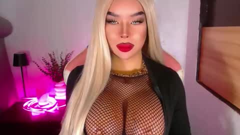 sheenafrost online show from April 11, 7:18 pm