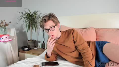 Matthew online show from February 28, 10:39 pm