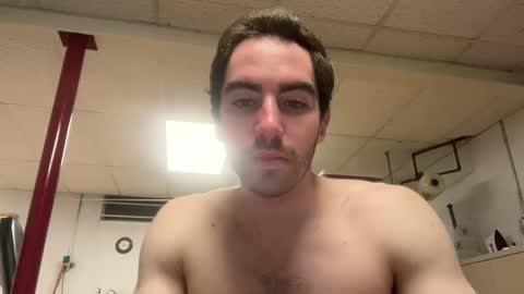 shirtlesshunk15 online show from April 13, 5:44 am