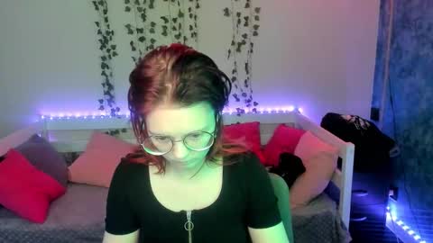 shy_elina01 online show from January 10, 9:26 am