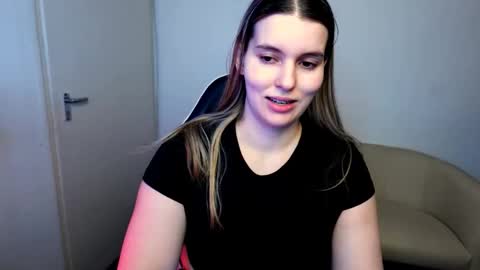 shy_nerd_babyy online show from January 18, 9:13 pm