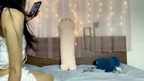 shy_pink_doll online show from June 25, 3:39 pm