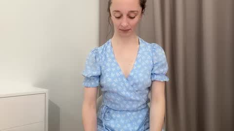 shy_schoolgirl_ online show from June 9, 6:51 pm