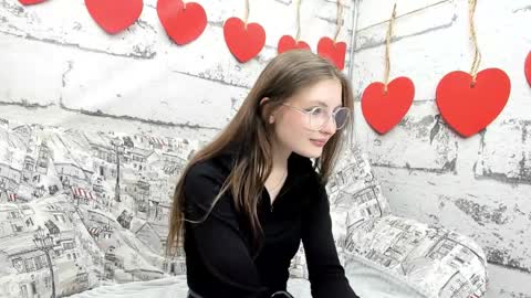 Snapshot of shyly_lisa chatting on September 28, 1:14 am shyly_lisa online show from September 28, 1:14 am