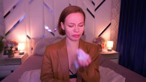 shyysiren online show from April 18, 7:10 am