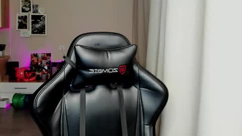 SIA online show from November 23, 1:58 am