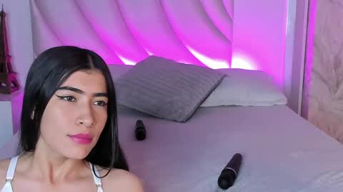 Siara and Zoe tattoo online show from May 5, 11:43 pm
