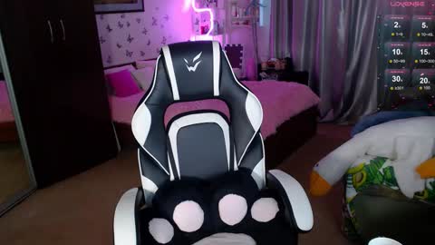 Sidny online show from February 2, 3:48 am