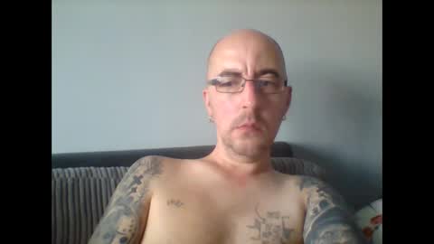Snapshot of silent_v_81 chatting on October 8, 10:54 am Silent V online show from October 8, 10:54 am