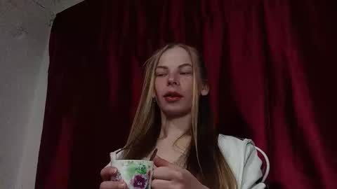 JULIANA online show from March 9, 8:24 pm